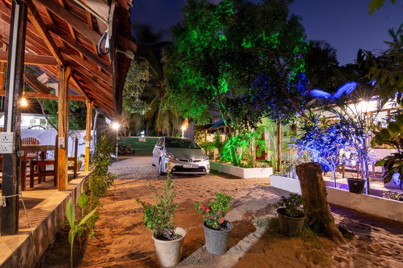 Comfort Beach Hotel Аругам Бей Екстериор снимка