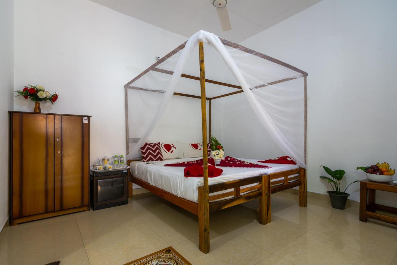 Comfort Beach Hotel Аругам Бей Екстериор снимка