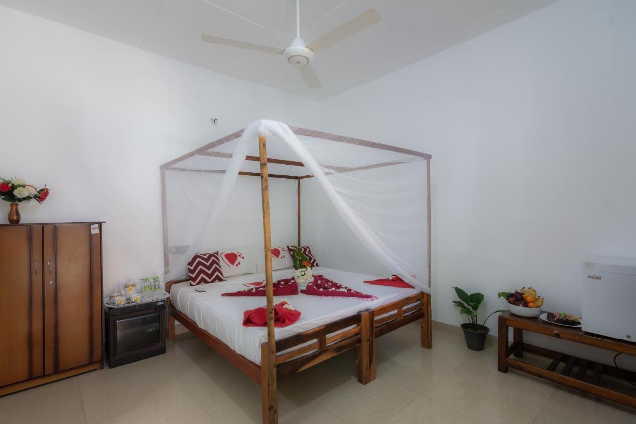 Comfort Beach Hotel Аругам Бей Екстериор снимка