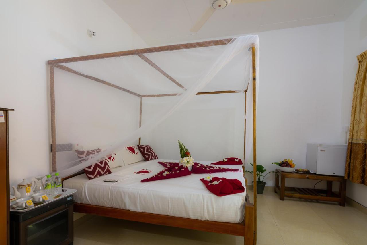Comfort Beach Hotel Аругам Бей Екстериор снимка