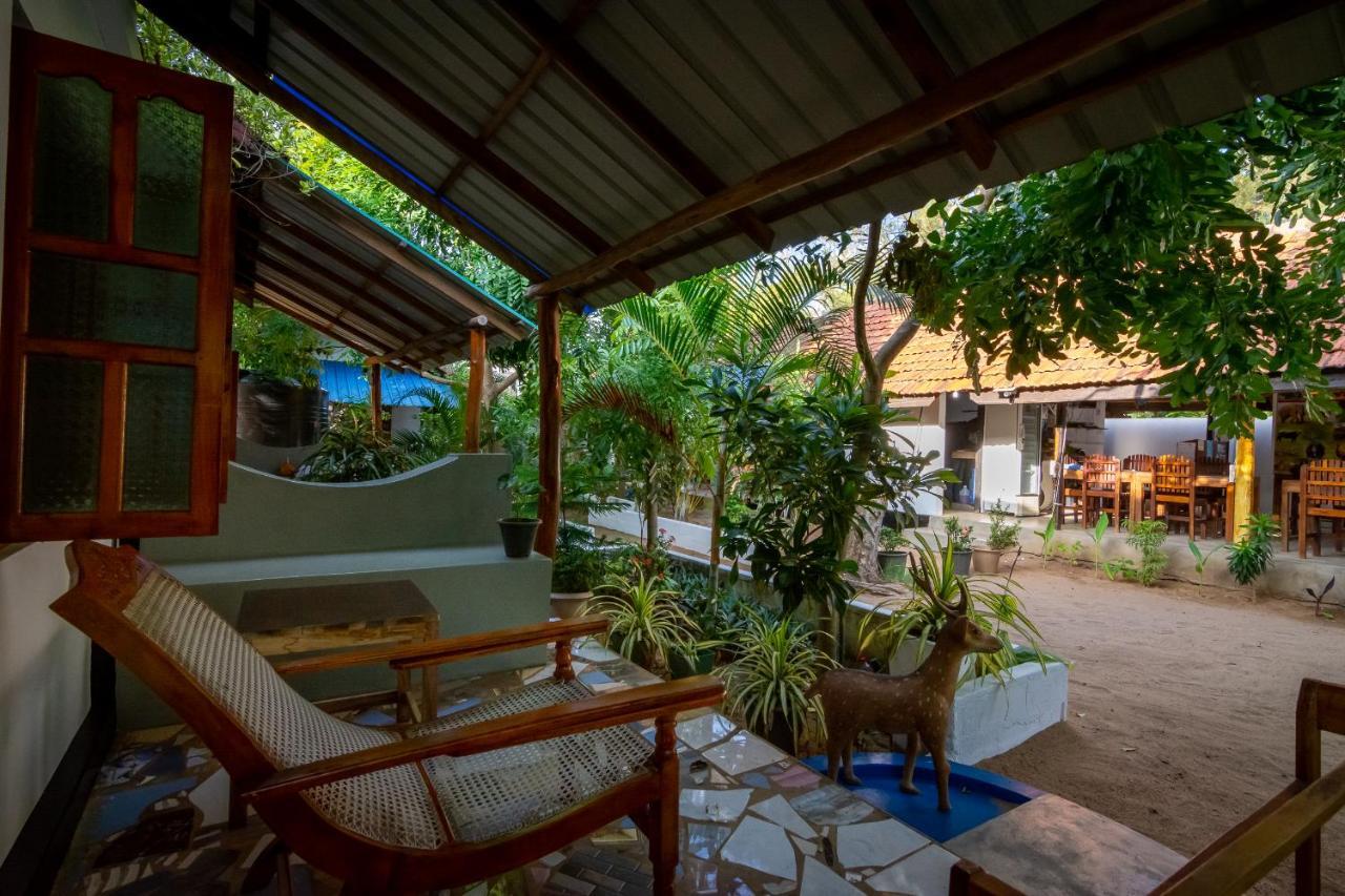 Comfort Beach Hotel Аругам Бей Екстериор снимка